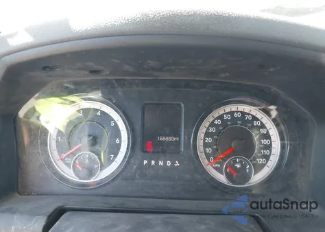 2020 Ram 1500 Classic Tradesman 4X4 6'4 Box z USA, uszkodzony, nr VIN 1C6RR7FG8LS150786